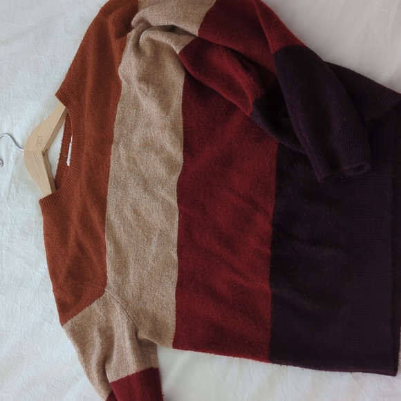 FINAL SALE 🌿COLOR BLOCK SWEATER🌿 - Picture 5 of 6